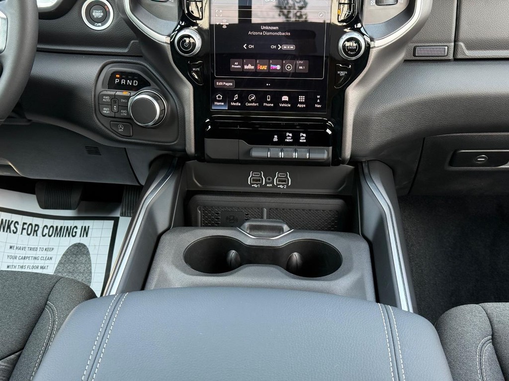 Ram 1500 Vehicle Full-screen Gallery Image 09