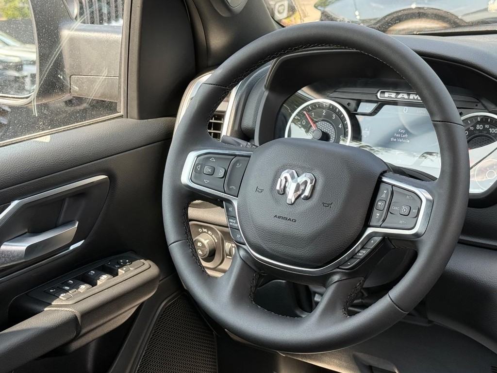 Ram 1500 Vehicle Full-screen Gallery Image 10