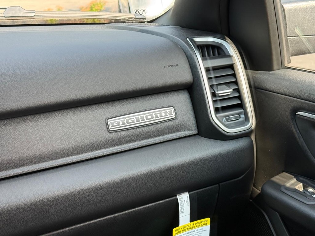 Ram 1500 Vehicle Full-screen Gallery Image 11
