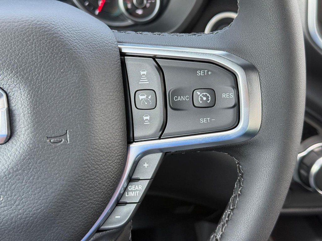Ram 1500 Vehicle Full-screen Gallery Image 14