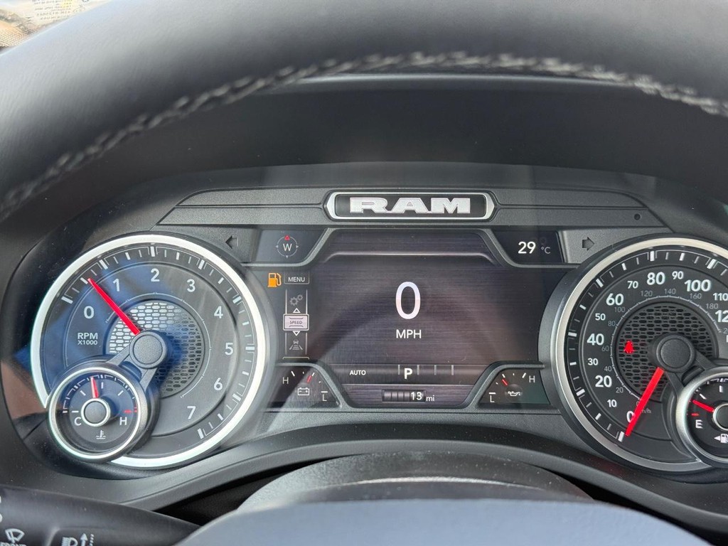 Ram 1500 Vehicle Full-screen Gallery Image 15