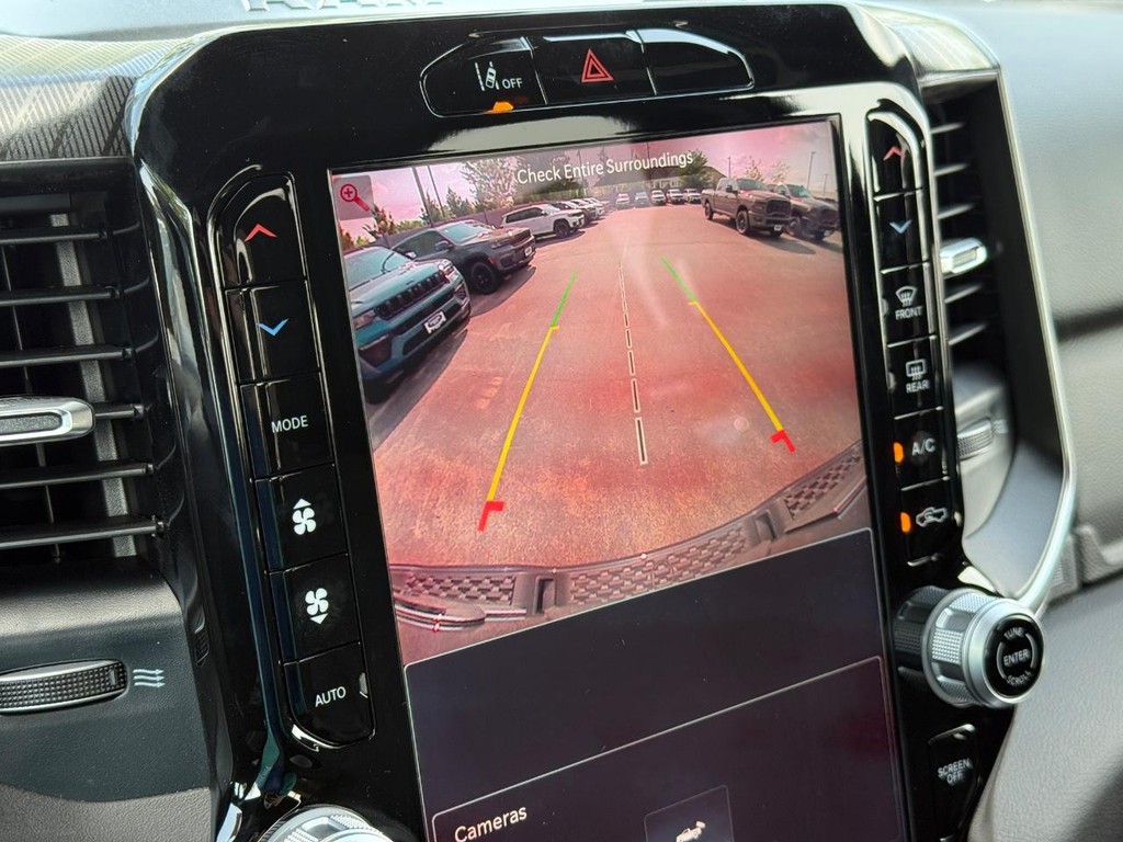 Ram 1500 Vehicle Full-screen Gallery Image 16