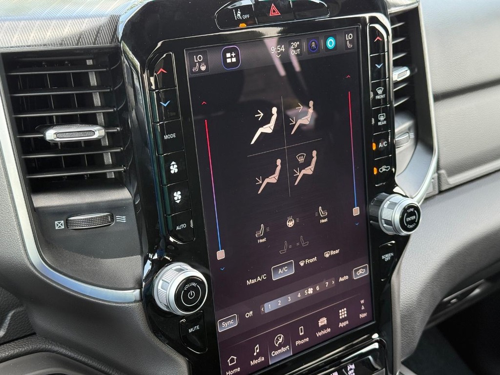 Ram 1500 Vehicle Full-screen Gallery Image 17