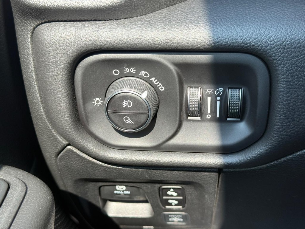 Ram 1500 Vehicle Full-screen Gallery Image 19