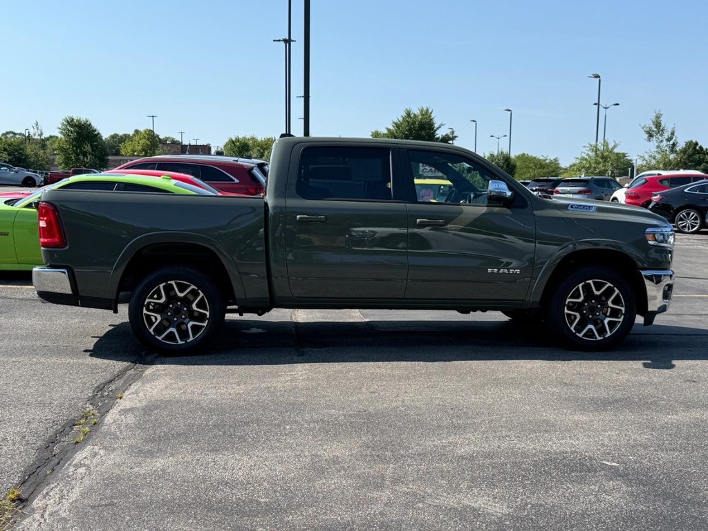 Ram 1500 Vehicle Full-screen Gallery Image 02