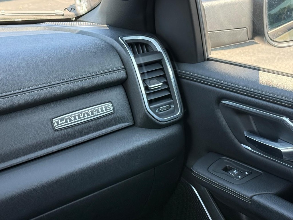 Ram 1500 Vehicle Full-screen Gallery Image 12