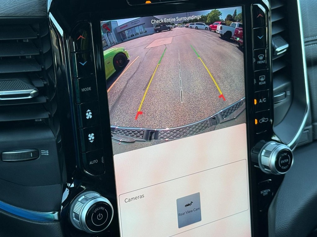 Ram 1500 Vehicle Full-screen Gallery Image 17