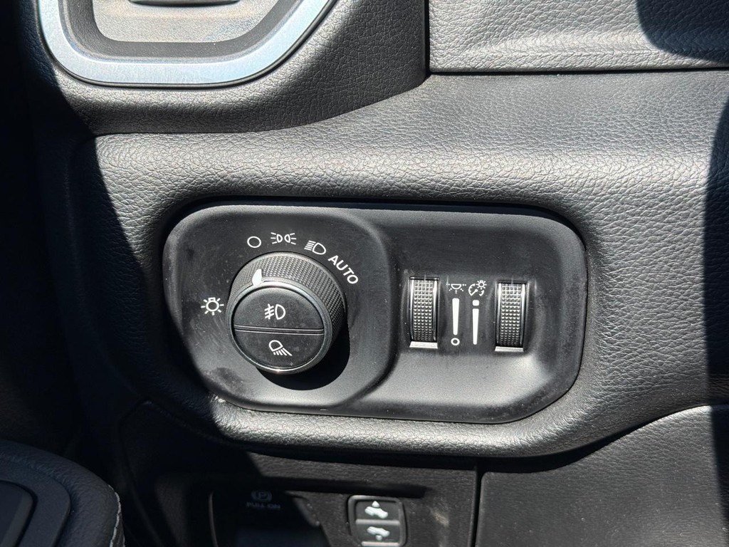 Ram 1500 Vehicle Full-screen Gallery Image 19