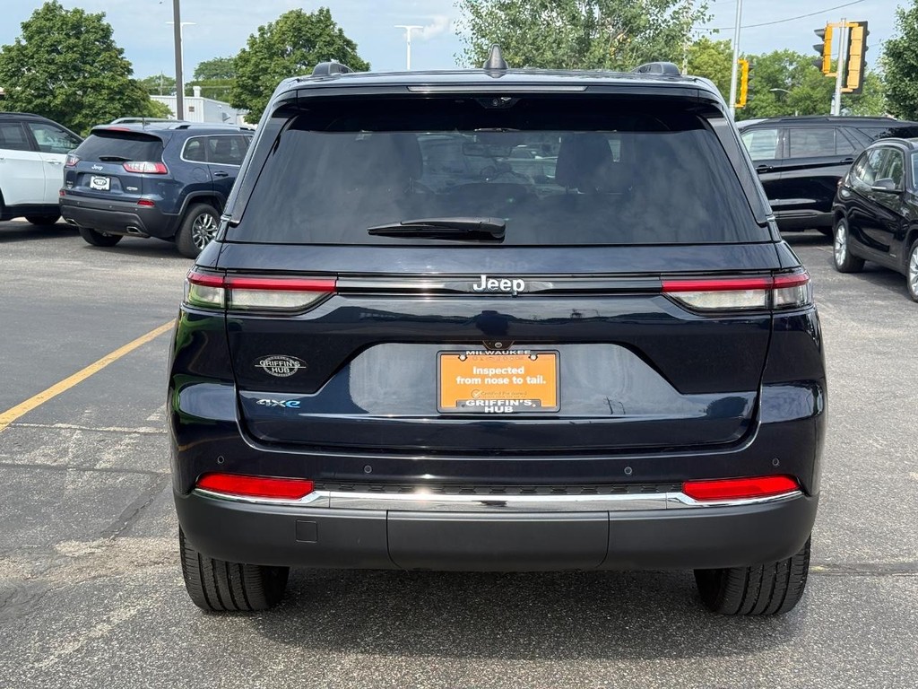 Jeep Grand Cherokee 4xe Vehicle Full-screen Gallery Image 04
