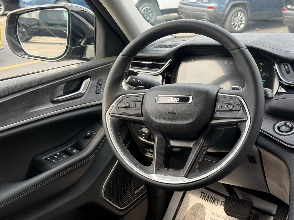 Jeep Grand Cherokee 4xe Vehicle Full-screen Gallery Image 11