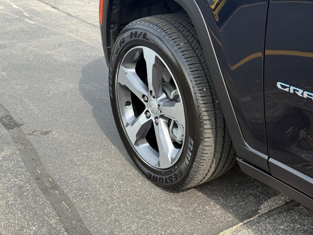 Jeep Grand Cherokee 4xe Vehicle Full-screen Gallery Image 13