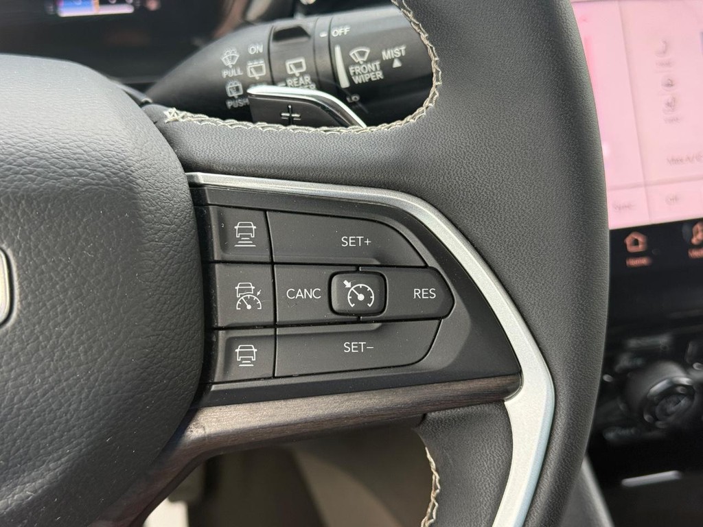 Jeep Grand Cherokee 4xe Vehicle Full-screen Gallery Image 15