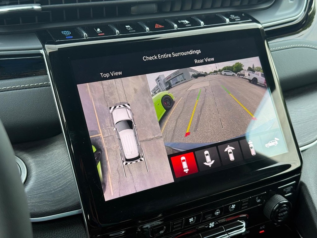 Jeep Grand Cherokee 4xe Vehicle Full-screen Gallery Image 17