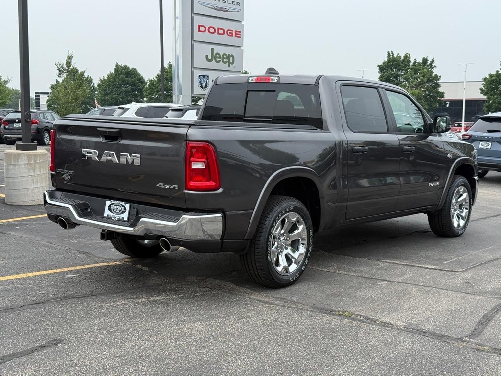 Ram 1500 Vehicle Full-screen Gallery Image 03