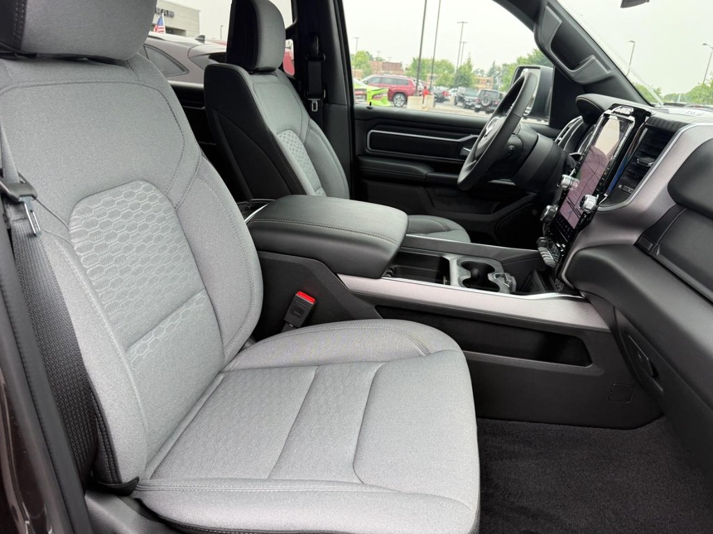 Ram 1500 Vehicle Full-screen Gallery Image 06
