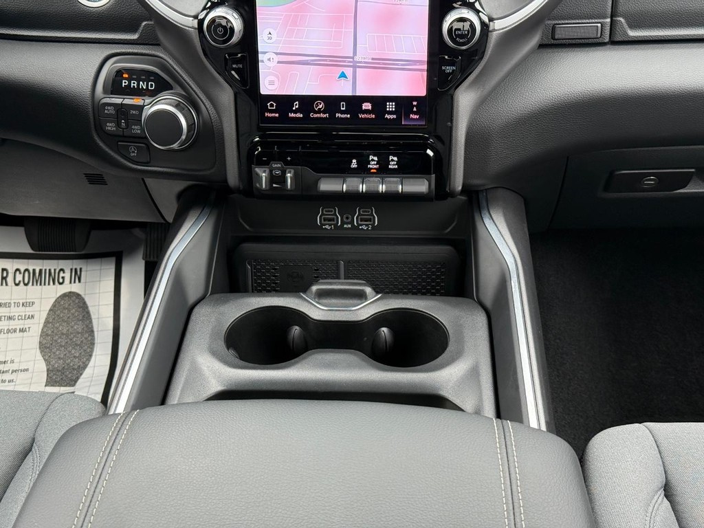 Ram 1500 Vehicle Full-screen Gallery Image 10