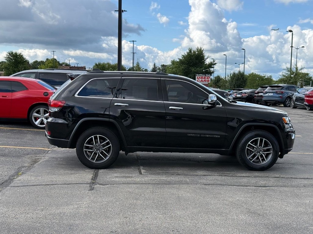 Jeep Grand Cherokee Vehicle Full-screen Gallery Image 02