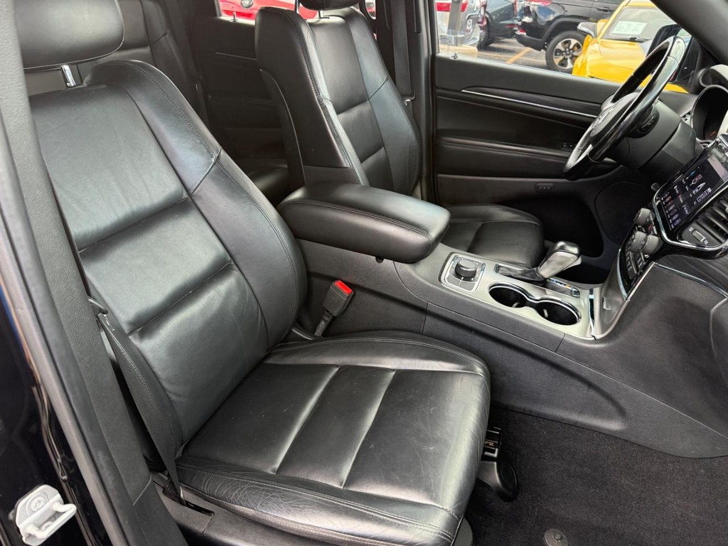 Jeep Grand Cherokee Vehicle Full-screen Gallery Image 06