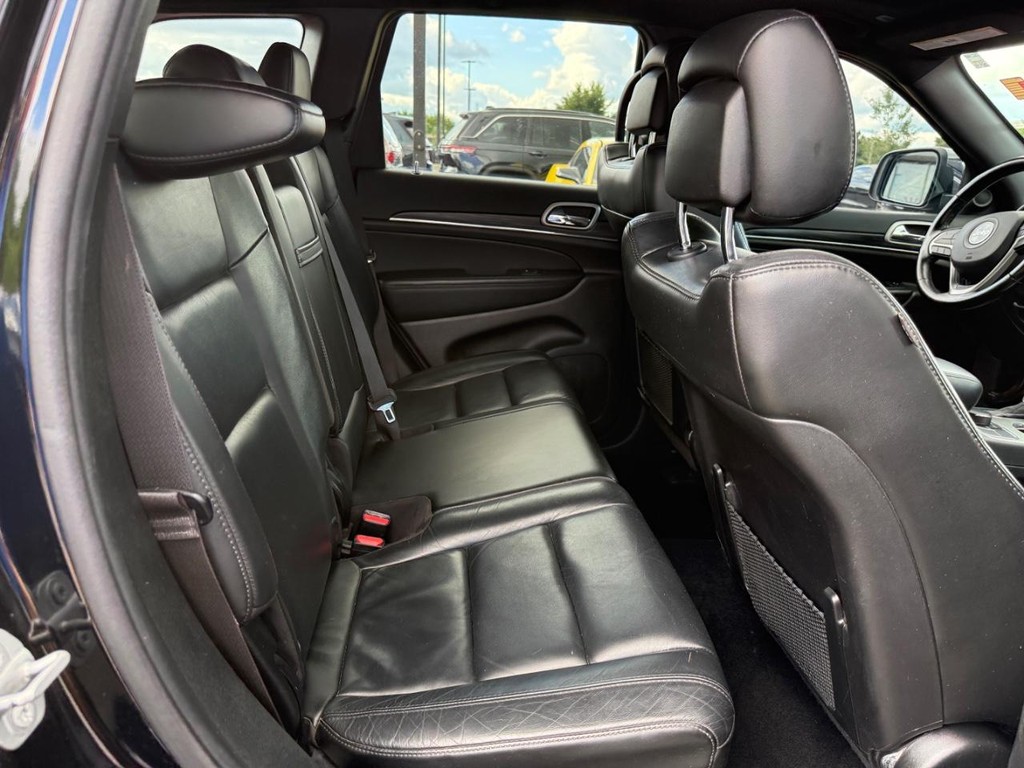 Jeep Grand Cherokee Vehicle Full-screen Gallery Image 07