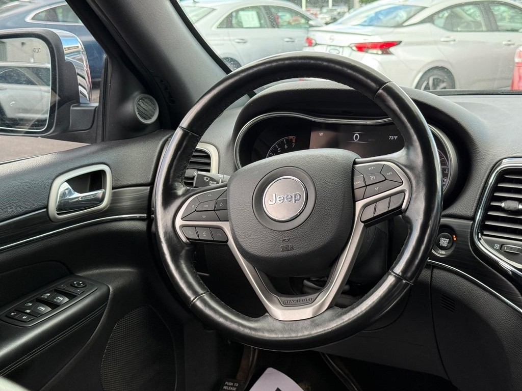 Jeep Grand Cherokee Vehicle Full-screen Gallery Image 11