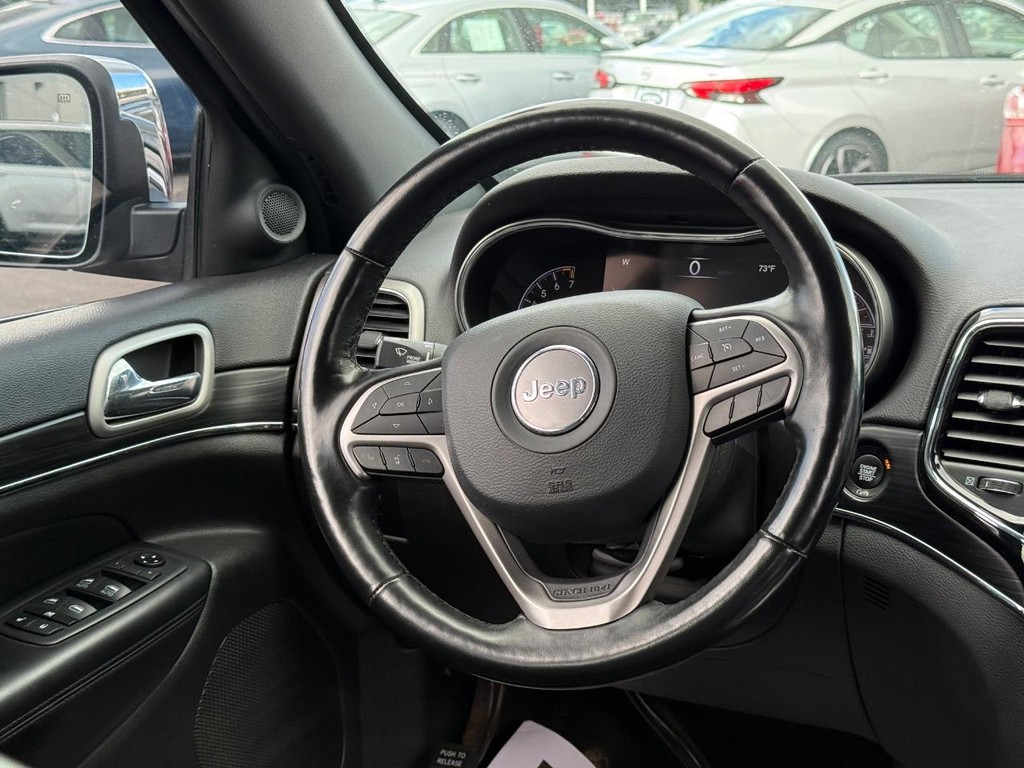 Jeep Grand Cherokee Vehicle Full-screen Gallery Image 12