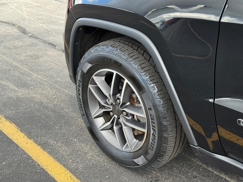 Jeep Grand Cherokee Vehicle Full-screen Gallery Image 14