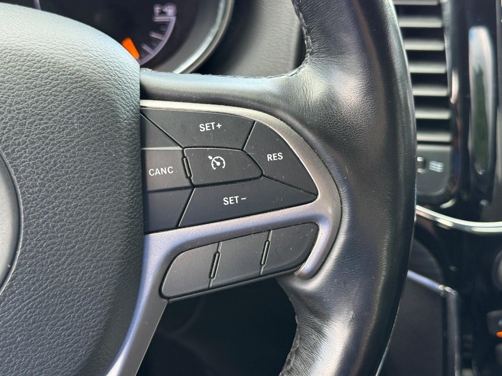 Jeep Grand Cherokee Vehicle Full-screen Gallery Image 16