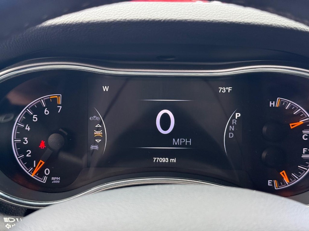 Jeep Grand Cherokee Vehicle Full-screen Gallery Image 17