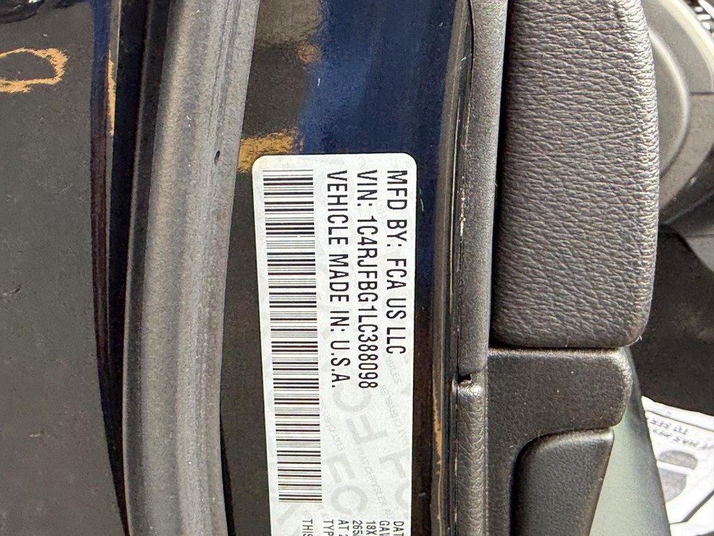Jeep Grand Cherokee Vehicle Full-screen Gallery Image 22