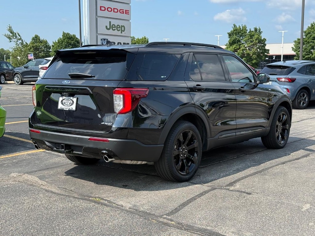 Ford Explorer Vehicle Full-screen Gallery Image 03