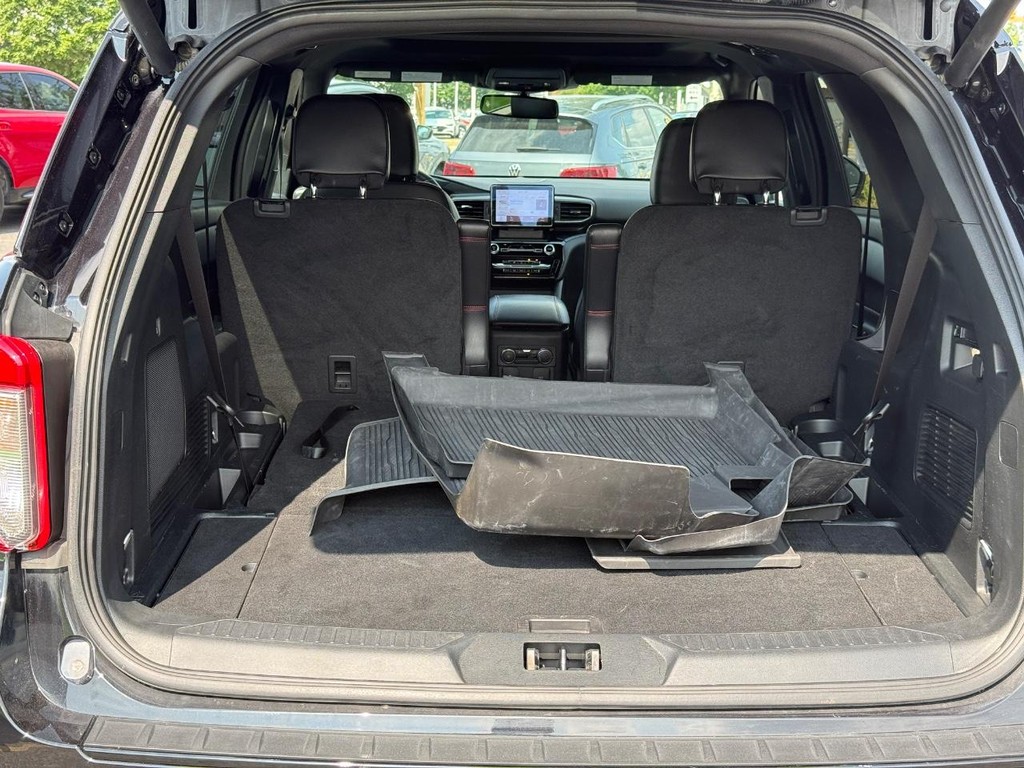 Ford Explorer Vehicle Full-screen Gallery Image 05