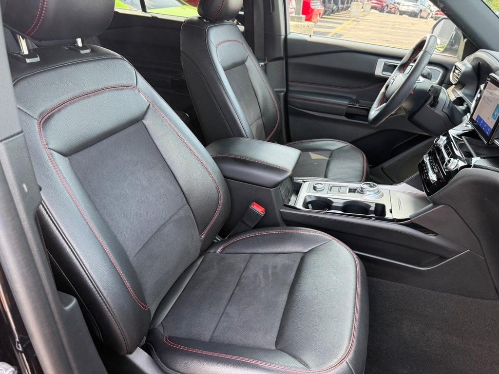Ford Explorer Vehicle Full-screen Gallery Image 06