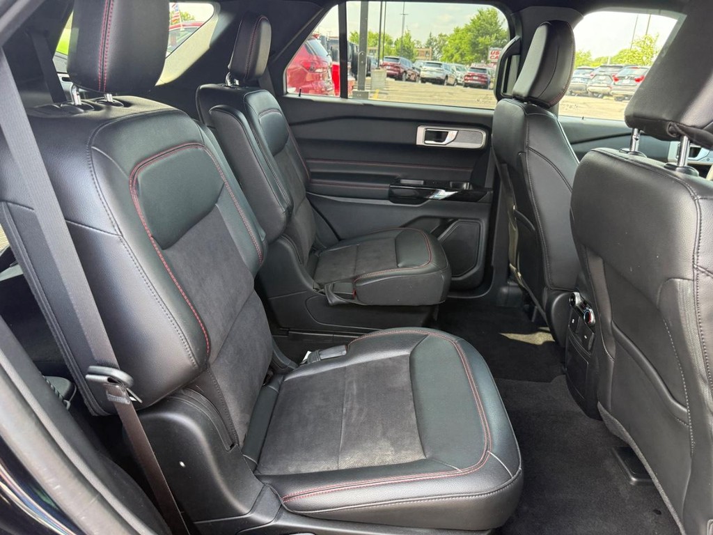 Ford Explorer Vehicle Full-screen Gallery Image 07