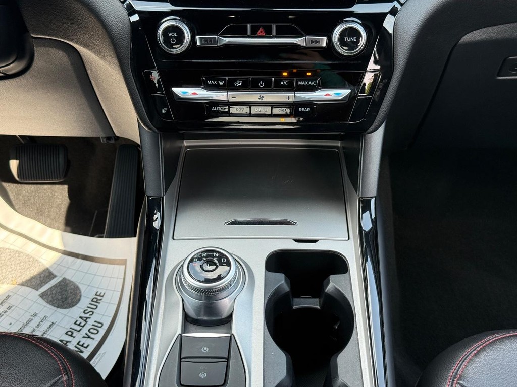Ford Explorer Vehicle Full-screen Gallery Image 10