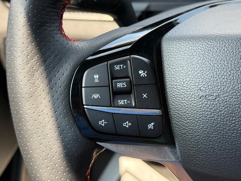 Ford Explorer Vehicle Full-screen Gallery Image 14
