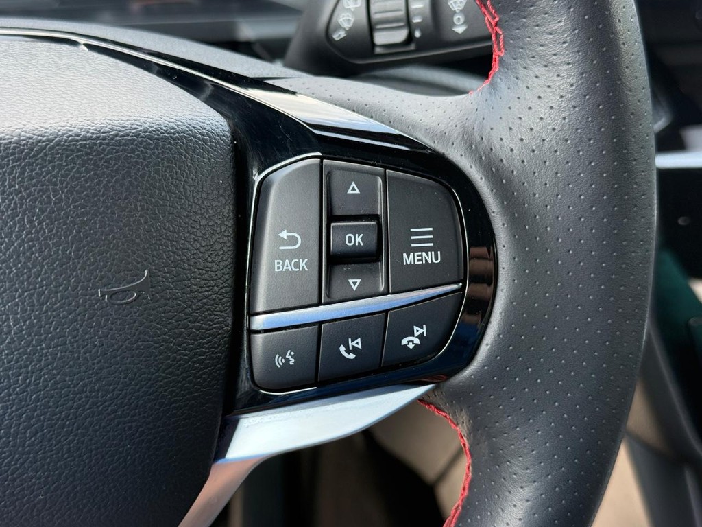 Ford Explorer Vehicle Full-screen Gallery Image 15