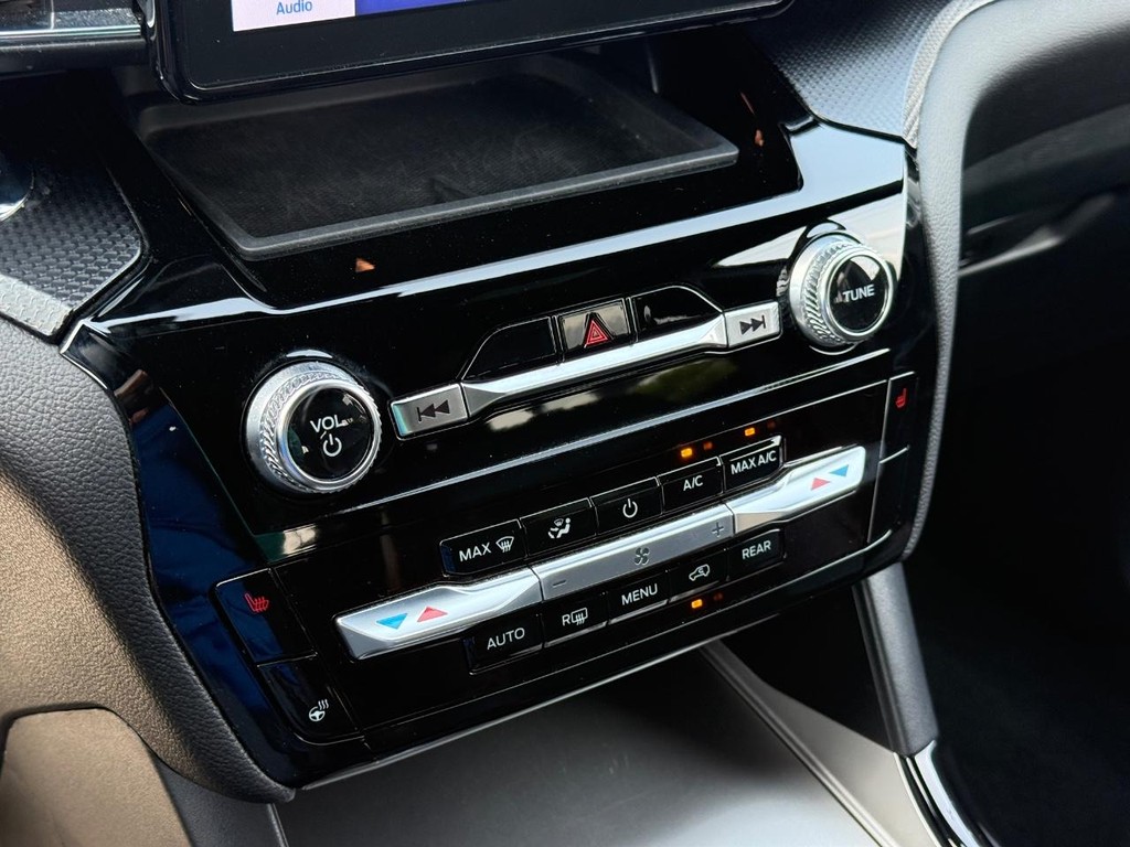 Ford Explorer Vehicle Full-screen Gallery Image 18