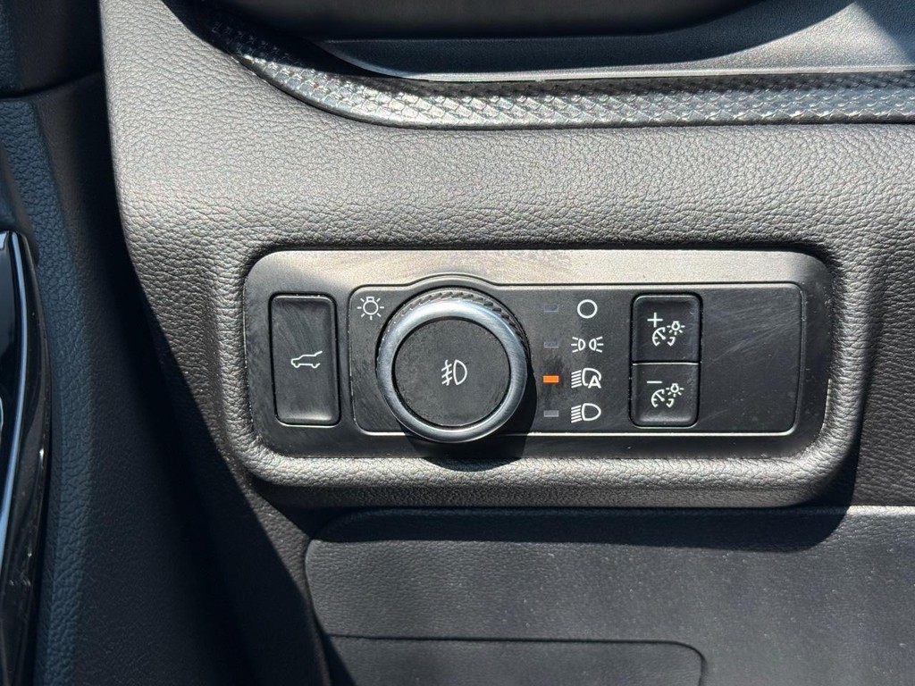 Ford Explorer Vehicle Full-screen Gallery Image 20