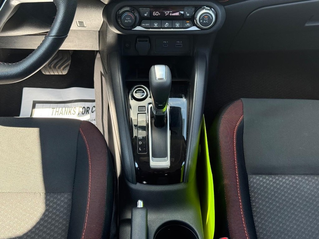 Nissan Versa Vehicle Full-screen Gallery Image 12