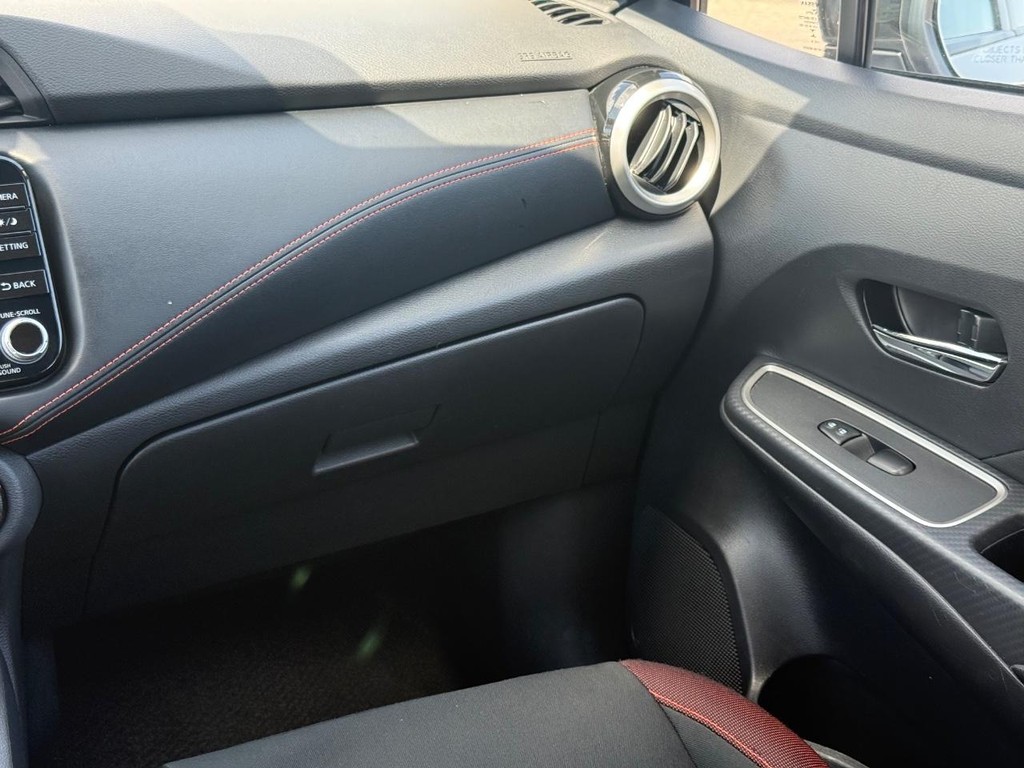 Nissan Versa Vehicle Full-screen Gallery Image 13