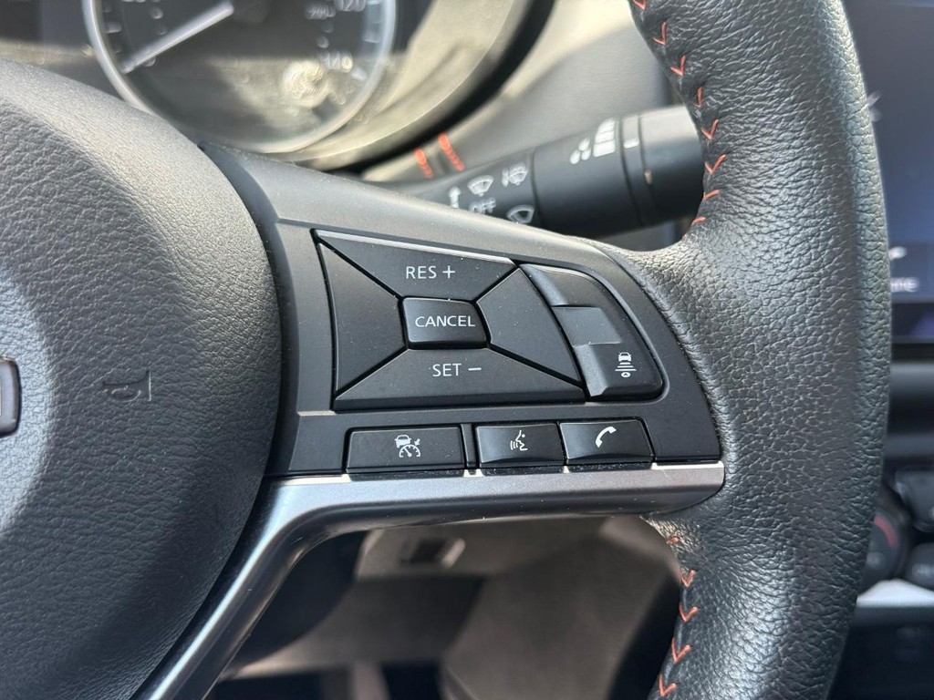 Nissan Versa Vehicle Full-screen Gallery Image 15