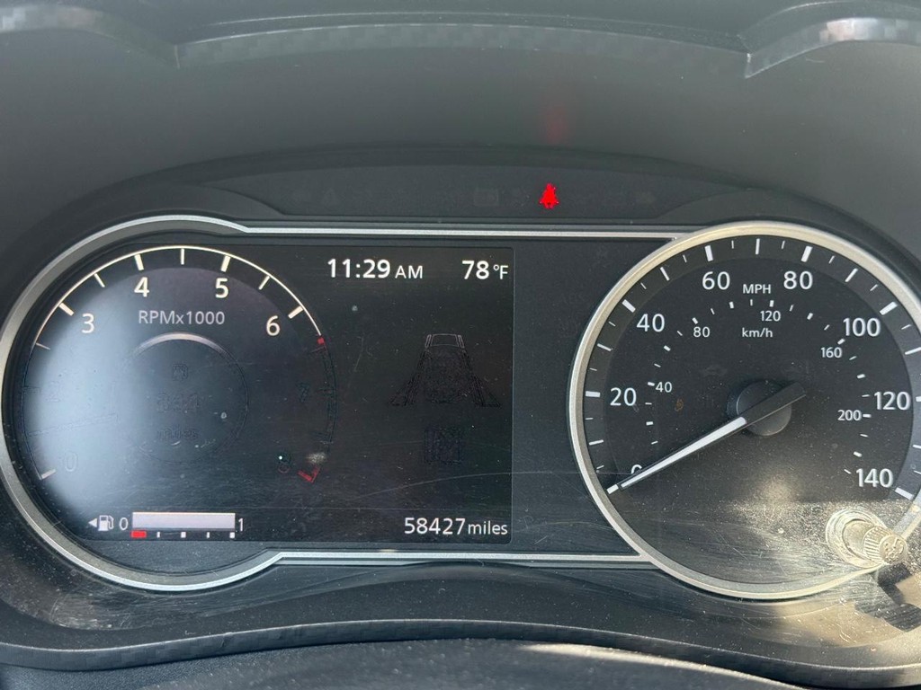 Nissan Versa Vehicle Full-screen Gallery Image 16