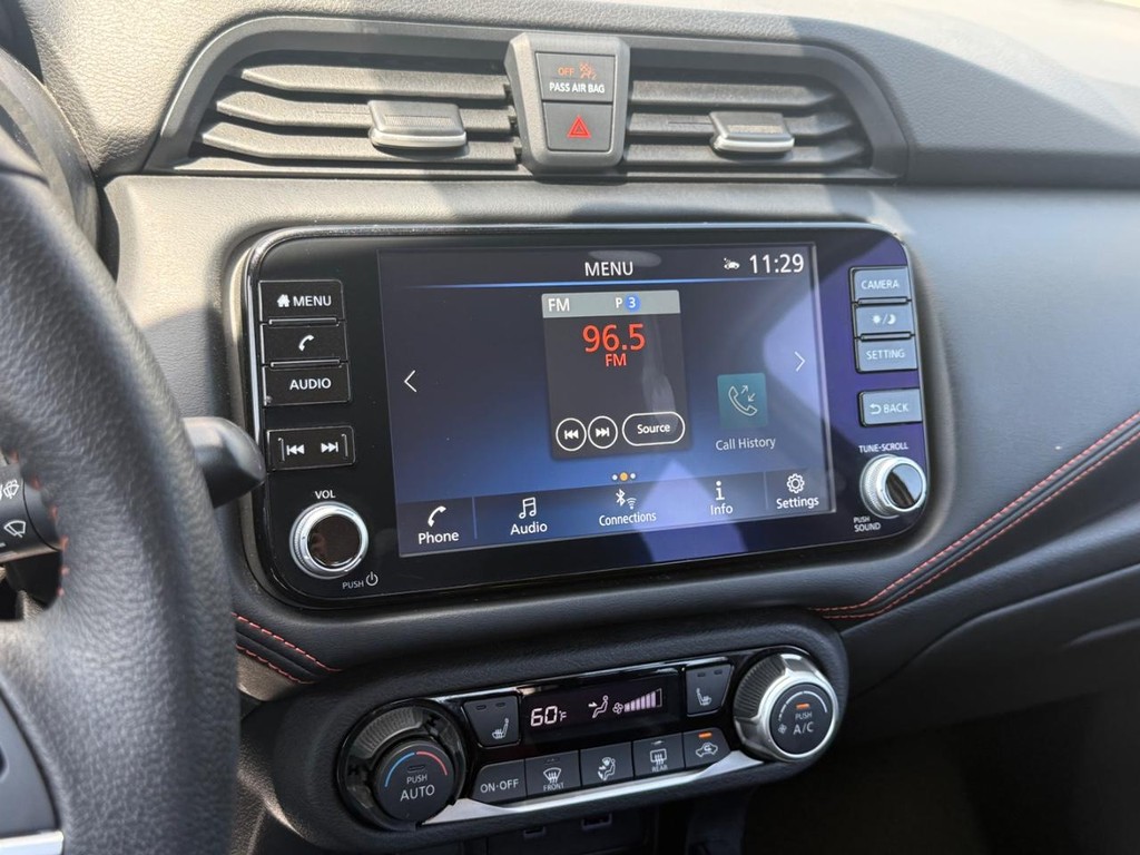 Nissan Versa Vehicle Full-screen Gallery Image 17