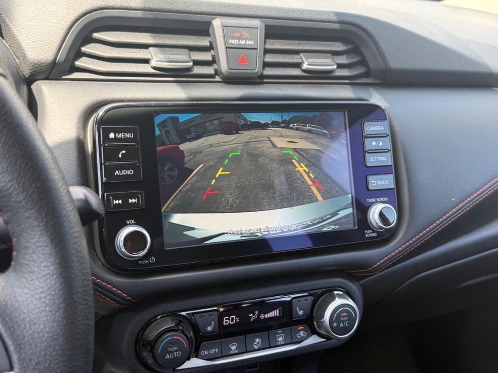 Nissan Versa Vehicle Full-screen Gallery Image 18