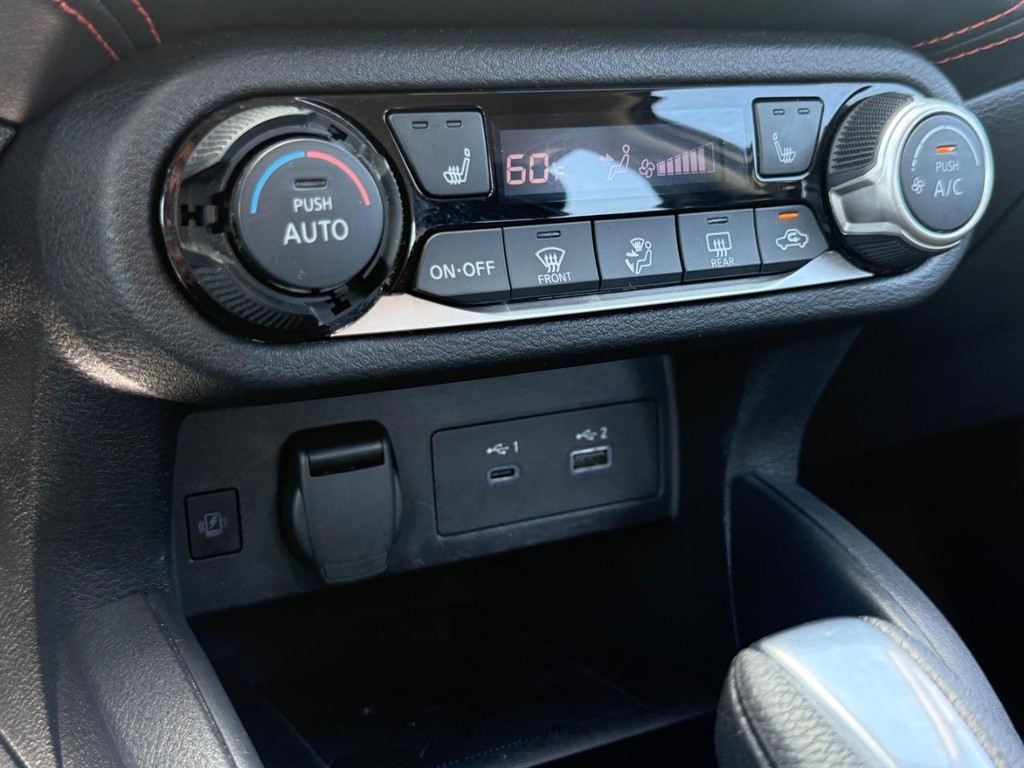 Nissan Versa Vehicle Full-screen Gallery Image 19