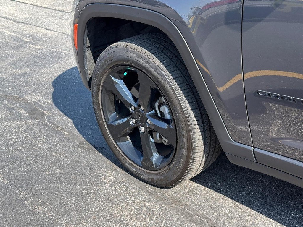 Jeep Grand Cherokee Vehicle Full-screen Gallery Image 13