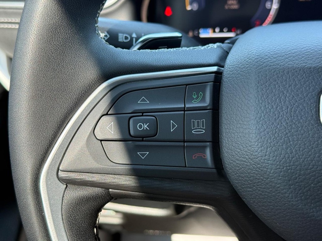Jeep Grand Cherokee Vehicle Full-screen Gallery Image 14