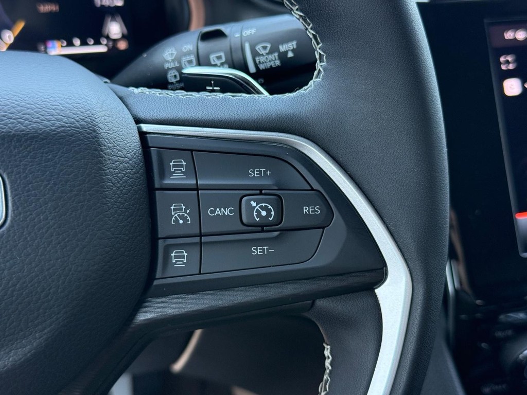 Jeep Grand Cherokee Vehicle Full-screen Gallery Image 15