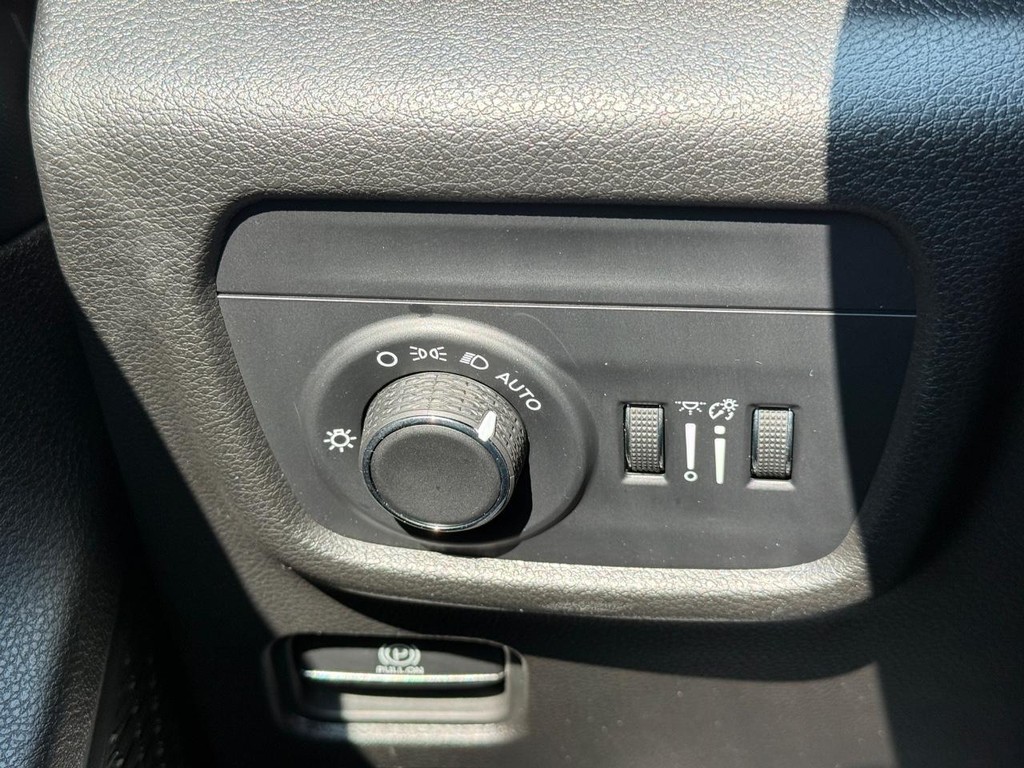 Jeep Grand Cherokee Vehicle Full-screen Gallery Image 20