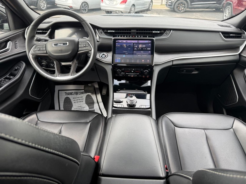 Jeep Grand Cherokee 4xe Vehicle Full-screen Gallery Image 08